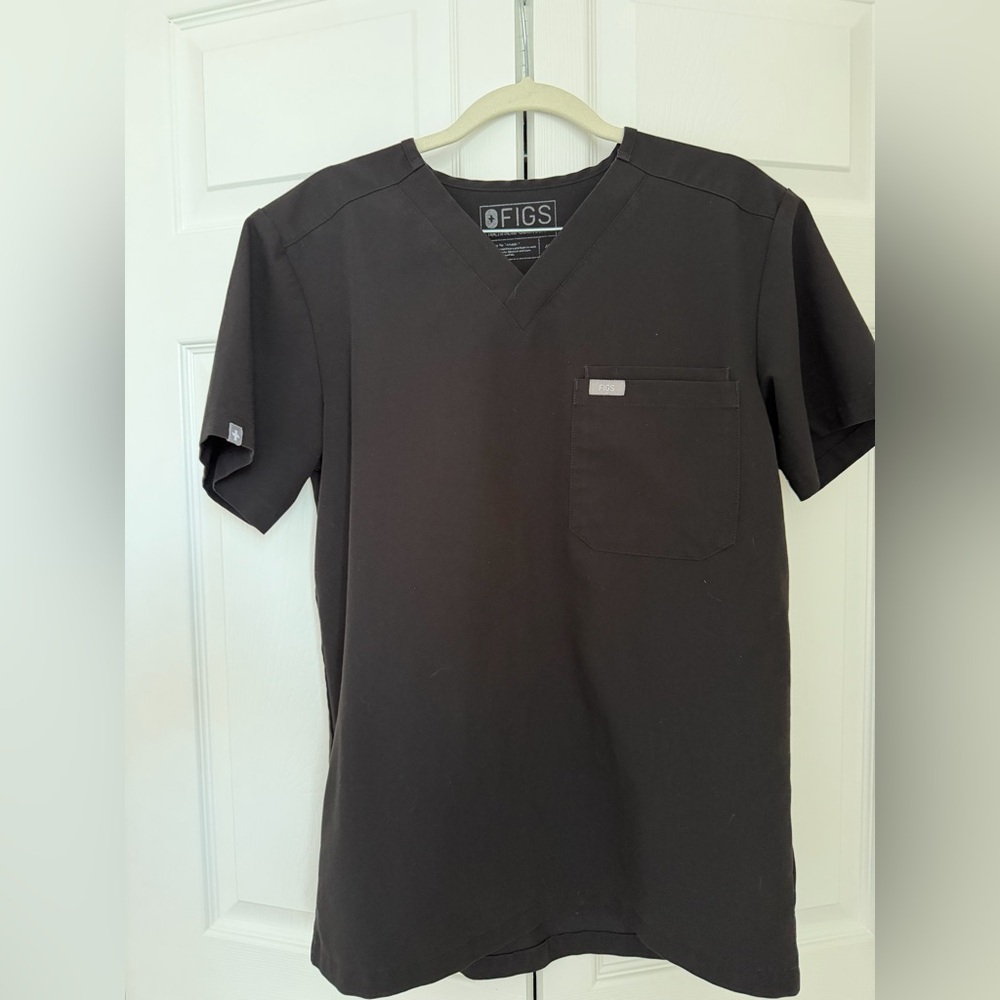 FIGS Men's Black V-Neck Shirt (XS) and jogger pants (S)